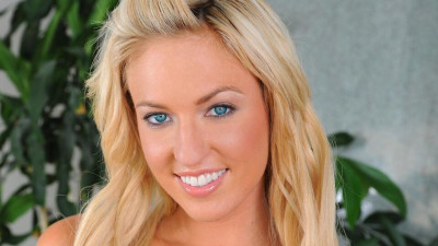 Beautiful Victoria White - blonde action - Self Desire