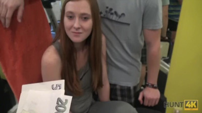 Smiling Linda Sweet at hd porn