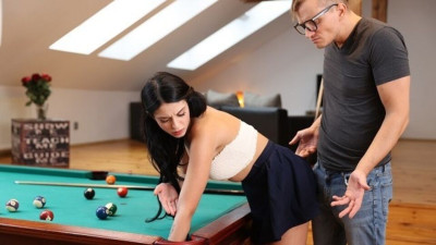 Stuck 4k - brunette babe smut