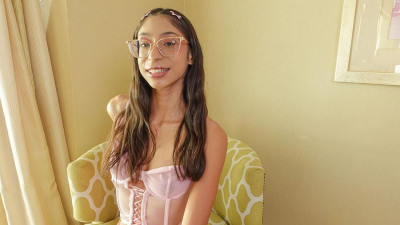 Elegant Sona Bella's skinny scene