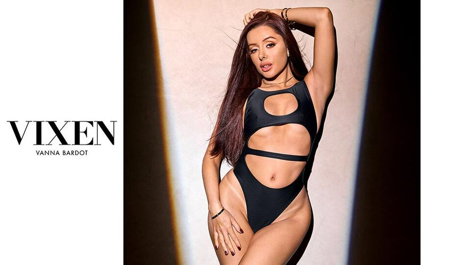 Vanna's medium size tits video Free Porn Videos | BestPornHubs.