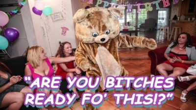 Holly Brooks and Kylie Knight's big tits clip by Dancing Bear