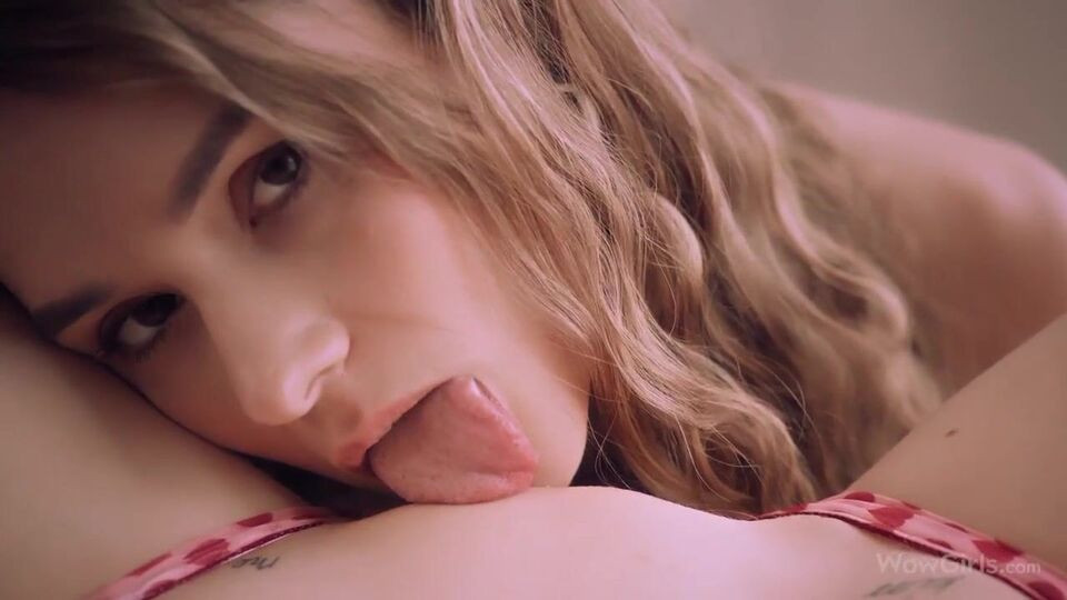 Kissing clip with comely Leona Mia and Kitty Wild from WOW Girls Free Porn Videos | BestPornHubs.