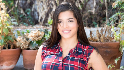 Watch adorable Gabriela Lopez's dirt