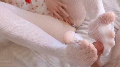 MooneySweety and Paula Mooney's foot fetish xxx by Verified Amateurs