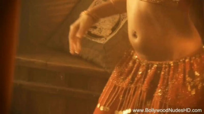 Pretty queen's striptease action