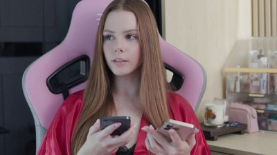 Lifestyle video with fascinating AriaVix from Verified Amateurs
